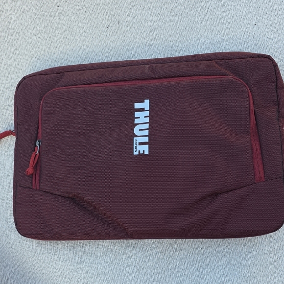 Thule Other - Thule Maroon Laptop Bag